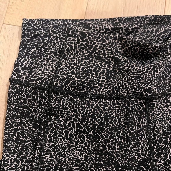 Lululemon Fast and Free Black and White Legging | Women Size 10 - Picture 2 of 4